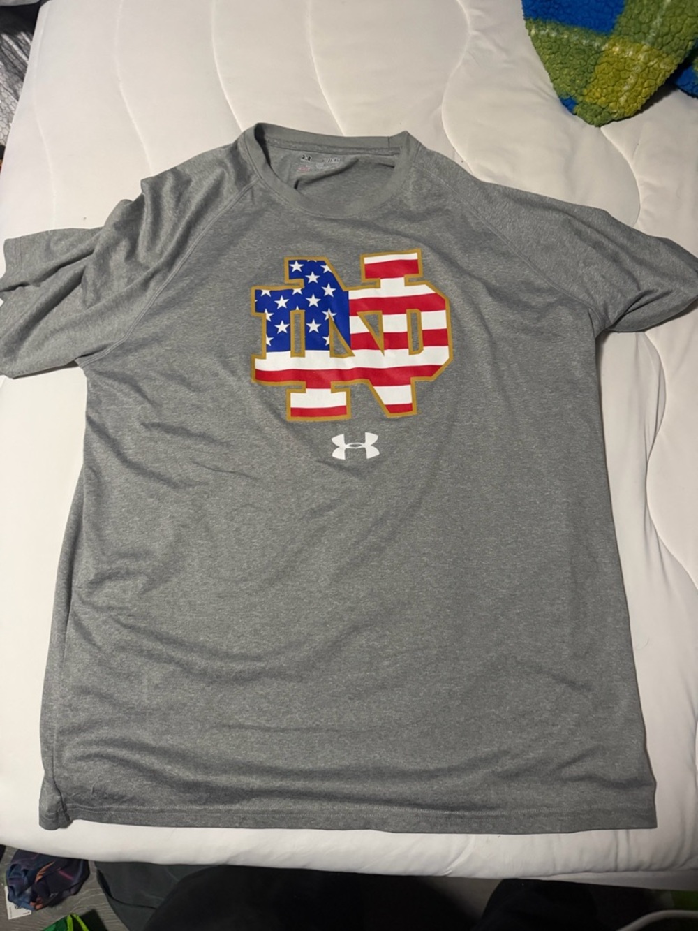 Under Armour Notre Dame Men's Gray Short-Sleeve Performance Tee